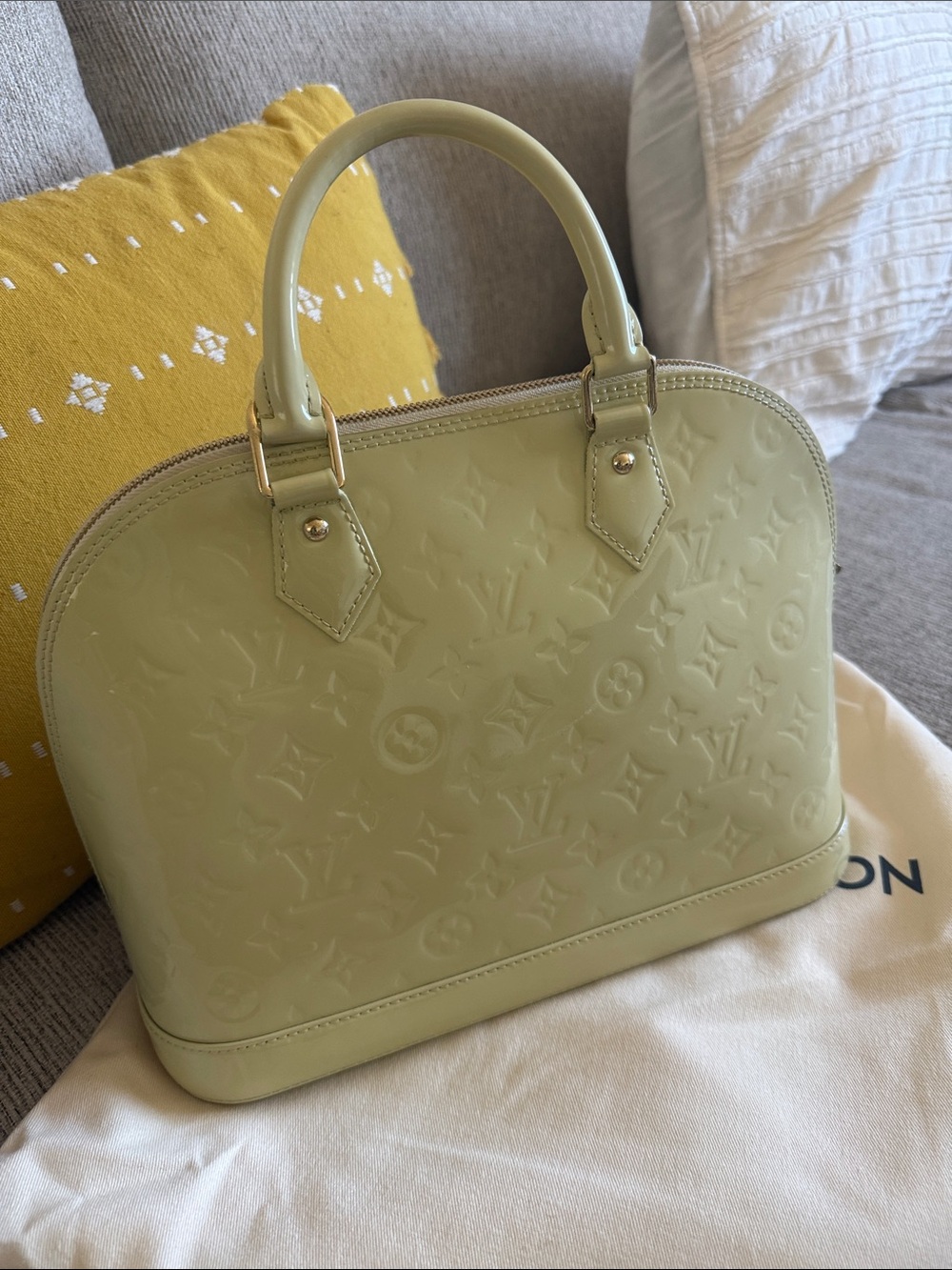 Louis Vuitton Alma Vernis in excellent condition - Picture 2 of 7